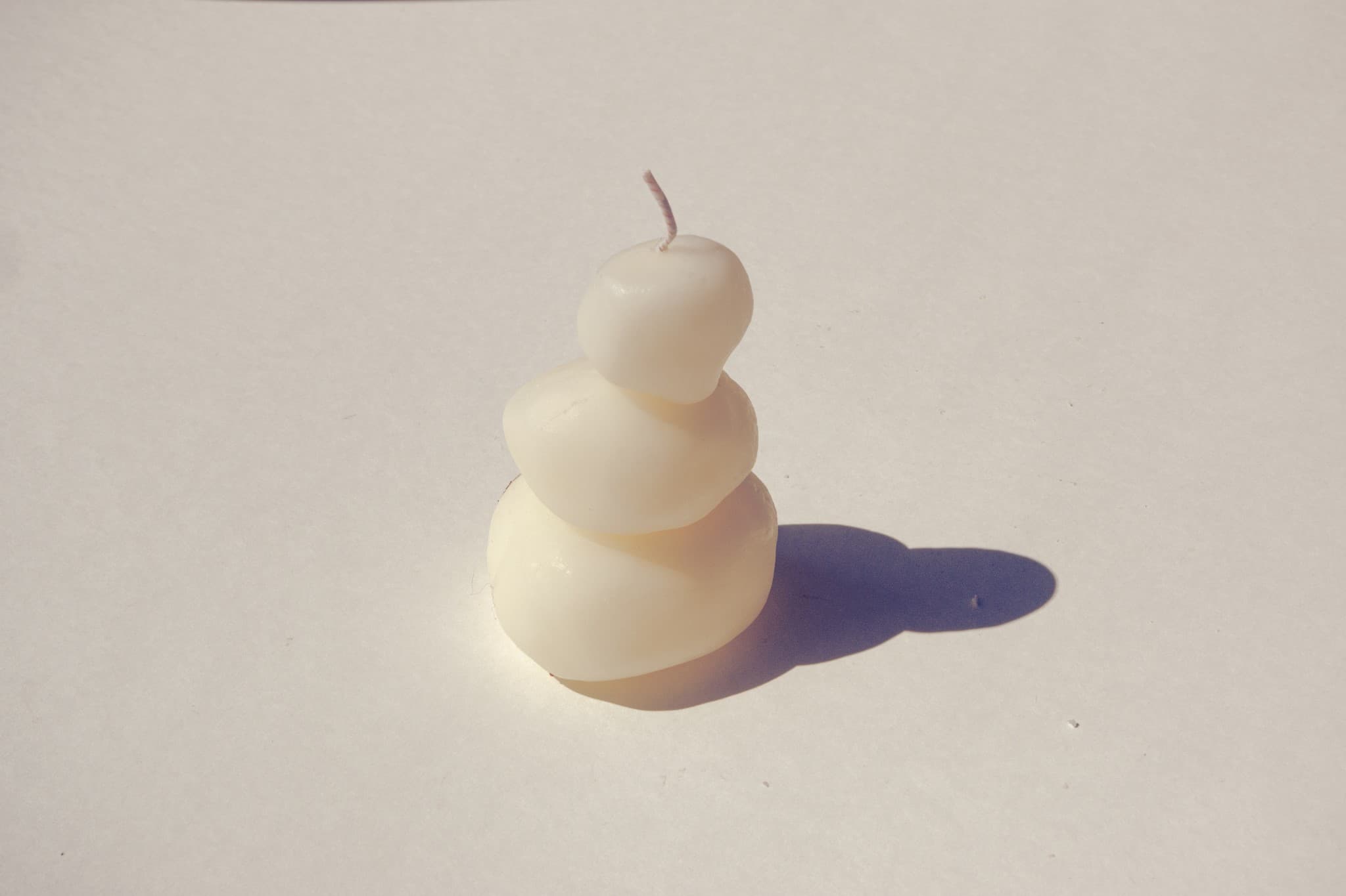 lon-candle-white