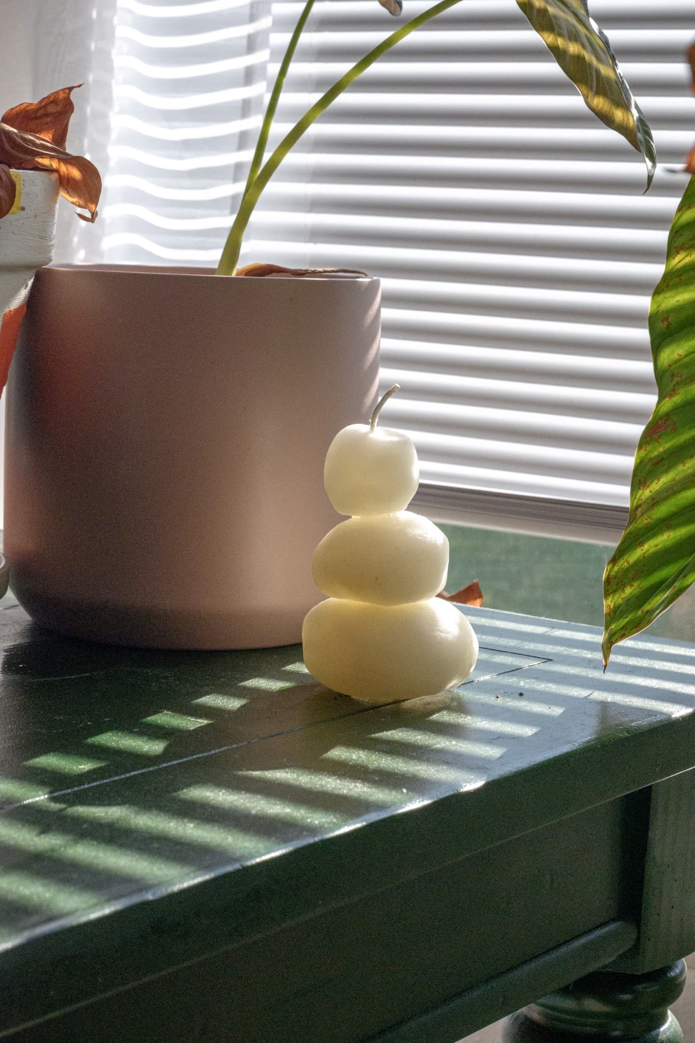 lon-candle-white