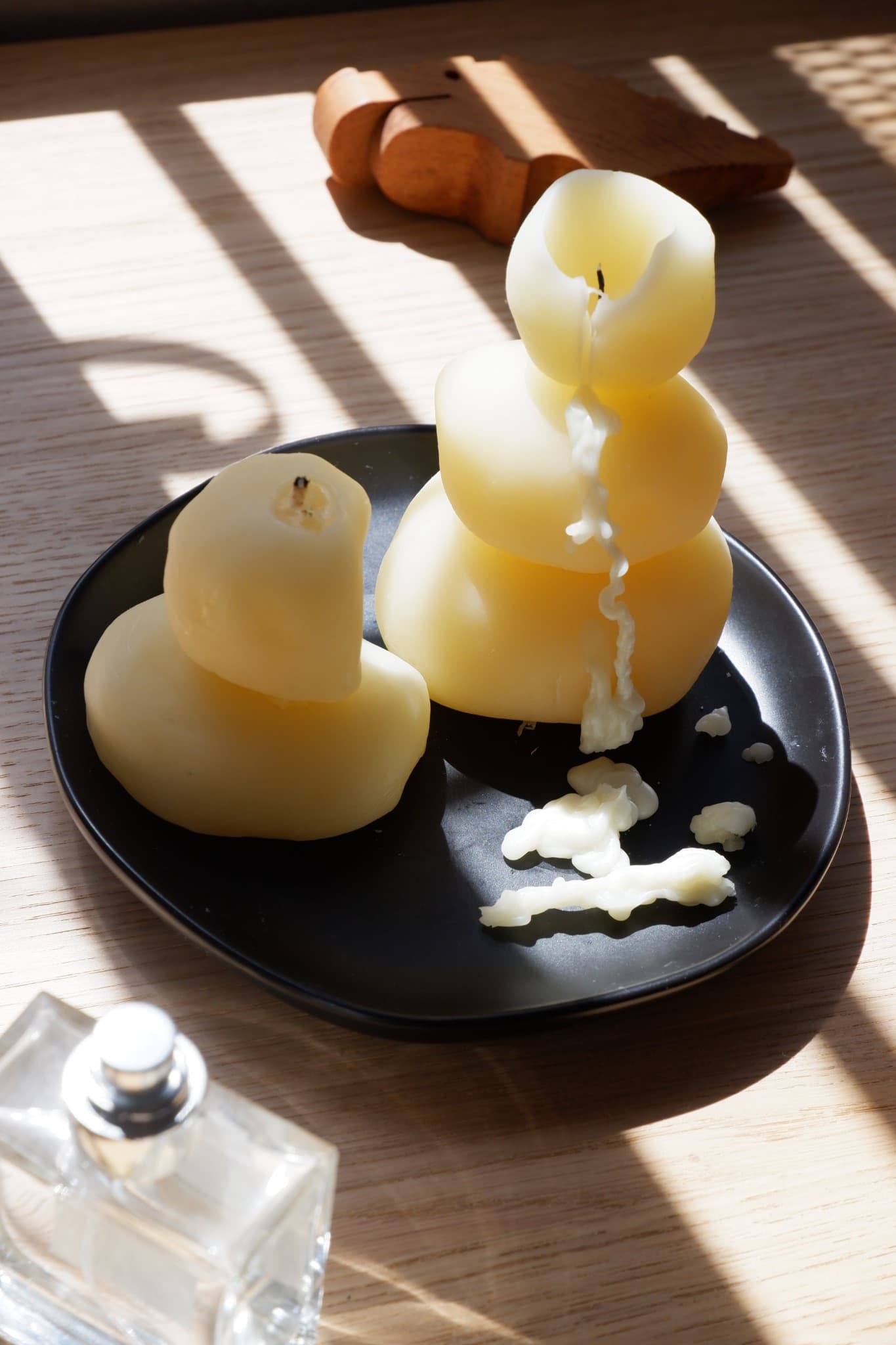 lon-candle-white